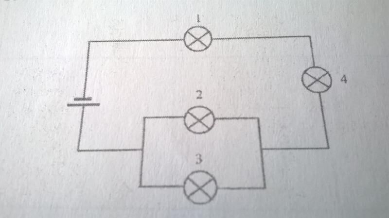 В цепи батареи параллельно включены три электрические лампы нарисуйте схему включения двух